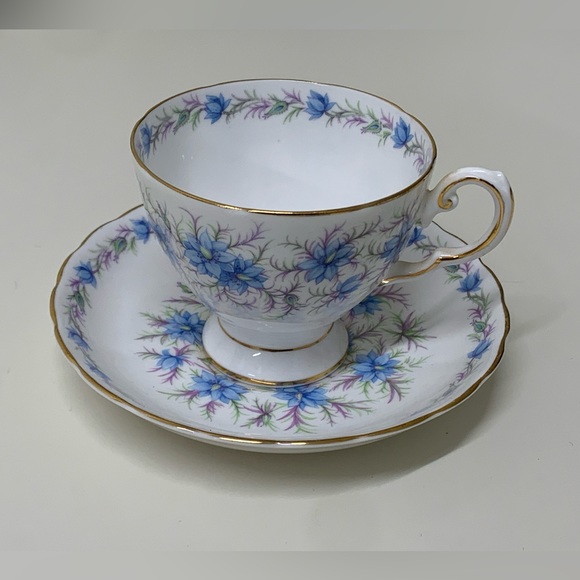 Vintage Royal Tuscan LOVE IN THE MIST Blue Footed Tea Cup & Saucer Set - Picture 14 of 16